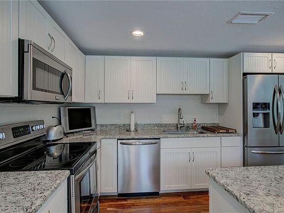 3rd image of 404 Murillo Dr