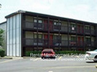 5217 SW 12th Ter APT 9, Topeka, KS 66604