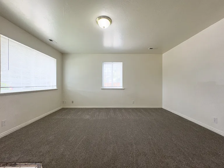 312 W 500 N — Photo 15