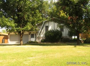 712 E Woodland Dr, East Alton, IL