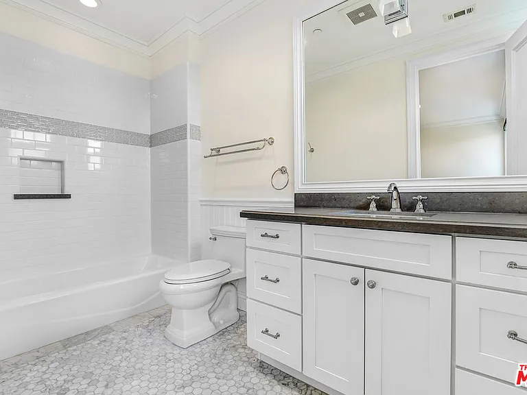 11540 Clover Ave — Photo 42