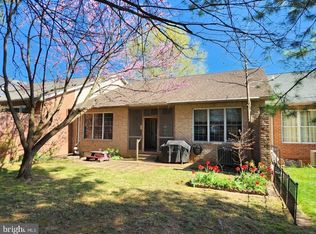 14 Ambler Ln, Falling Waters, WV 25419