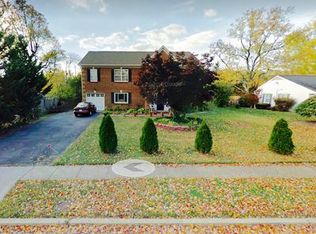 4004 Braddock Rd, Alexandria, VA 22312