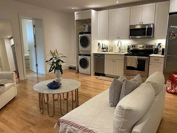 149 E 61st St #1B — Photo 3
