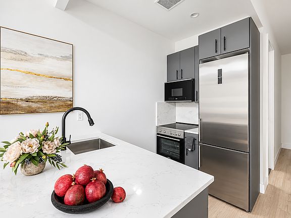 4th image of 195 Meserole St #2LL
