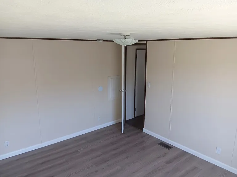 570 Banjo Way — Photo 7