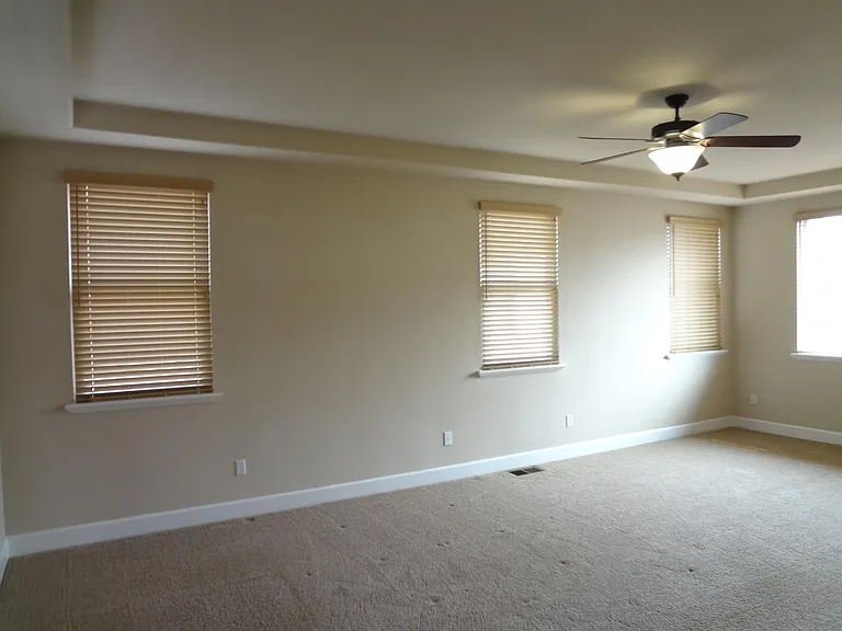 1123 Montague Ln — Photo 36