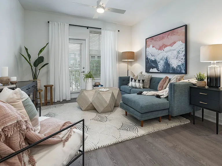 Essex Luxe Apartments — Photo 13