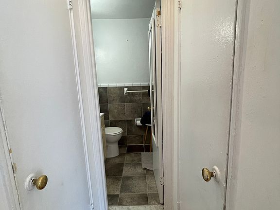 4th image of 27 E 13th St APT 6G