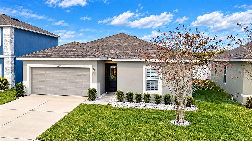 3 bed, 2.0 bath, 1426 sqft, $1,800 — Photo 1