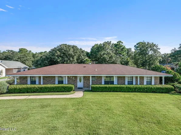 501 8th St, Bay Saint Louis, MS 39520