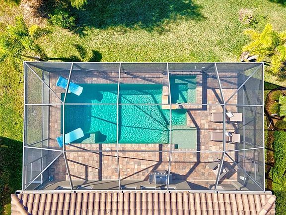 4th image of 3009 Esmeralda Dr