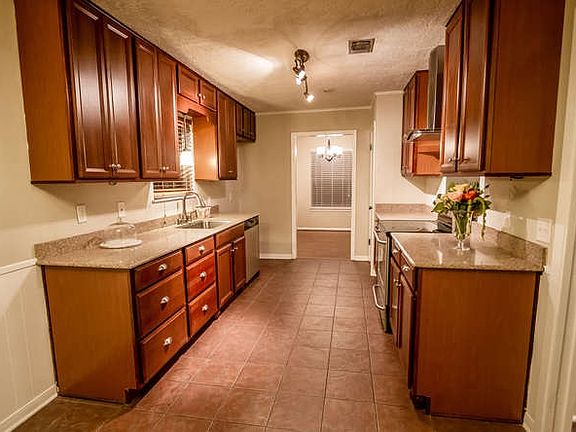 5th image of 845 Wisteria Dr
