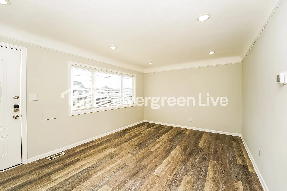 Building Photo - 15810 Harrison Dr