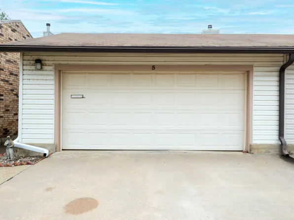 5 Hampshire Cir, Little Rock, AR 72212