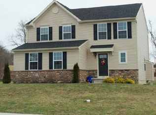621 Green Meadow Dr, Douglassville, PA 19518