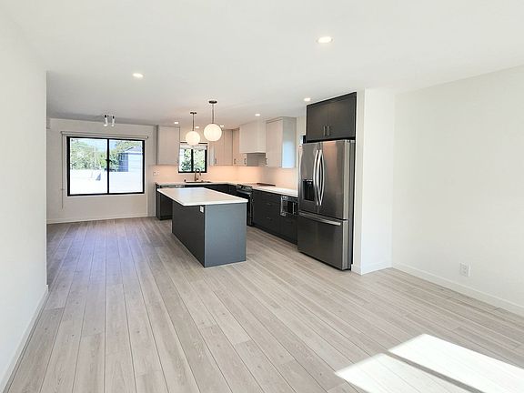5th image of 975 Palm Ave