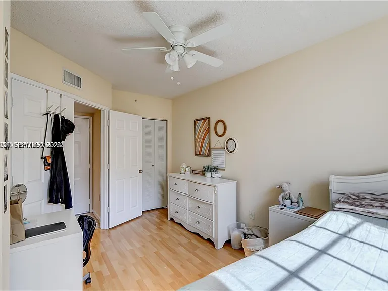1919 Van Buren St #620A — Photo 16