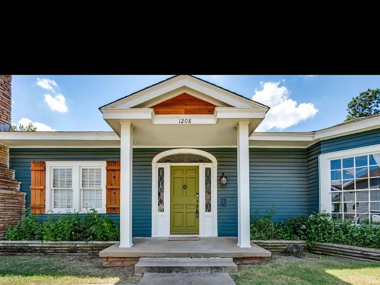 1208 NW 11th St — Photo 1