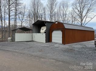 115 H O Crisp Rd, Whittier, NC 28789