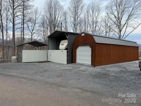 115 H O Crisp Rd, Whittier, NC 28789