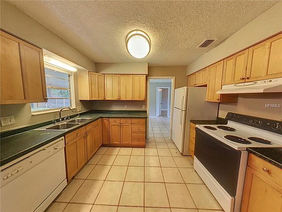 4th image of 8510 Alveron Ave
