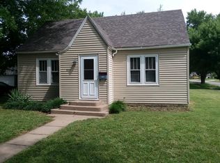 302 SW 3rd St, Newton, KS 67114