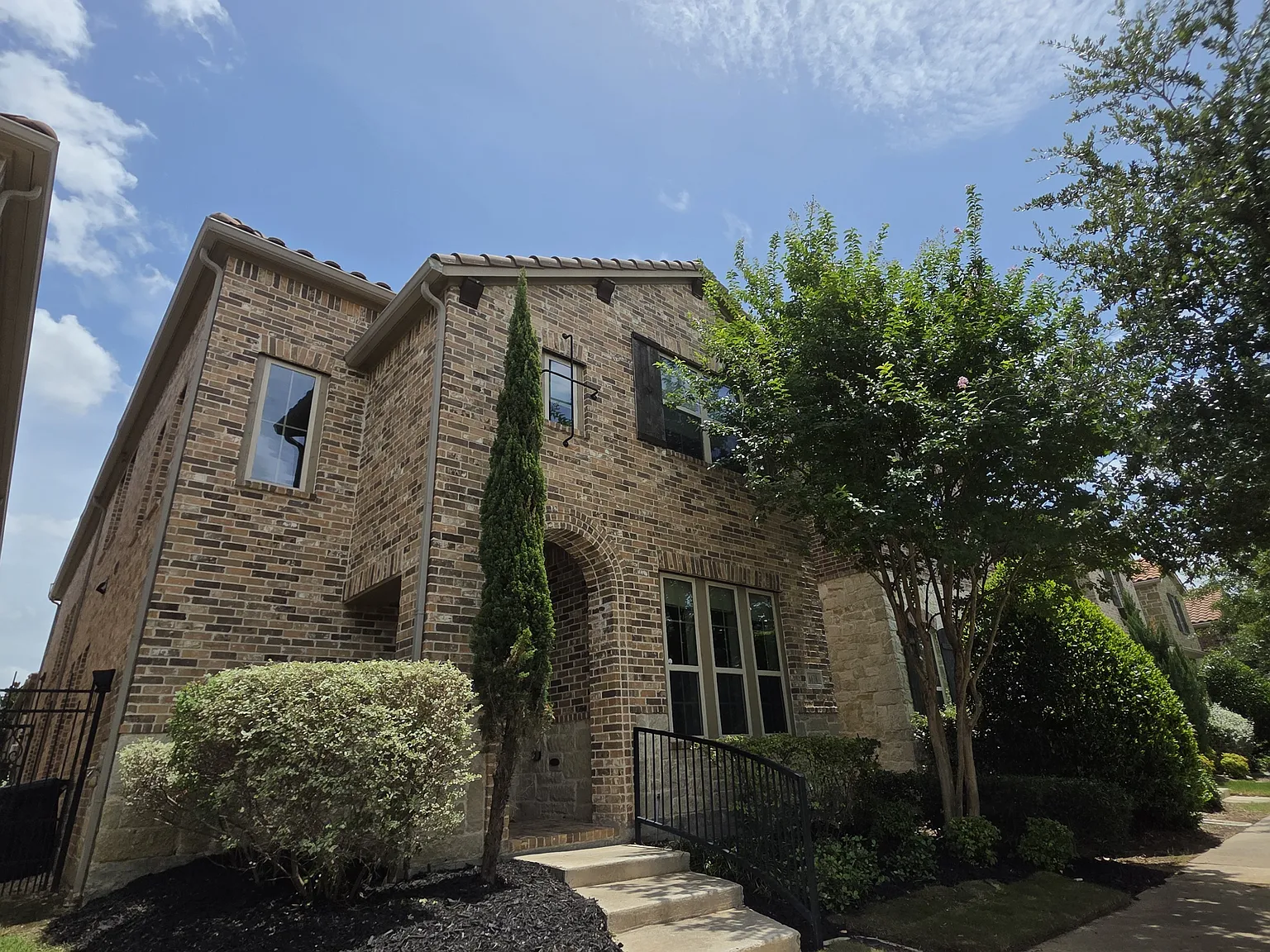 3 bed, 2.5 bath, 2681 sqft, $3,600 — Photo 1