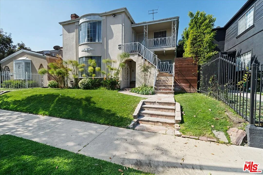 2 bed, 1.5 bath, 998 sqft, $3,400 — Photo 1