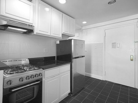 4th image of 253 W 72nd St APT 1003