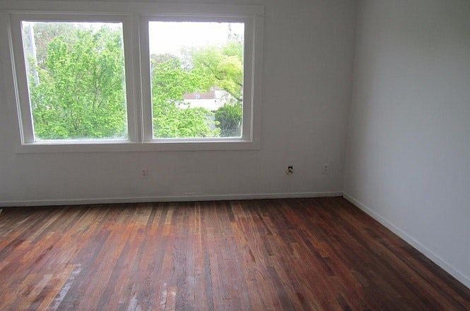 2nd image of 1401 W Elmwood Ave