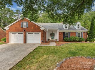 301 Foxfield Ln, Matthews, NC 28105