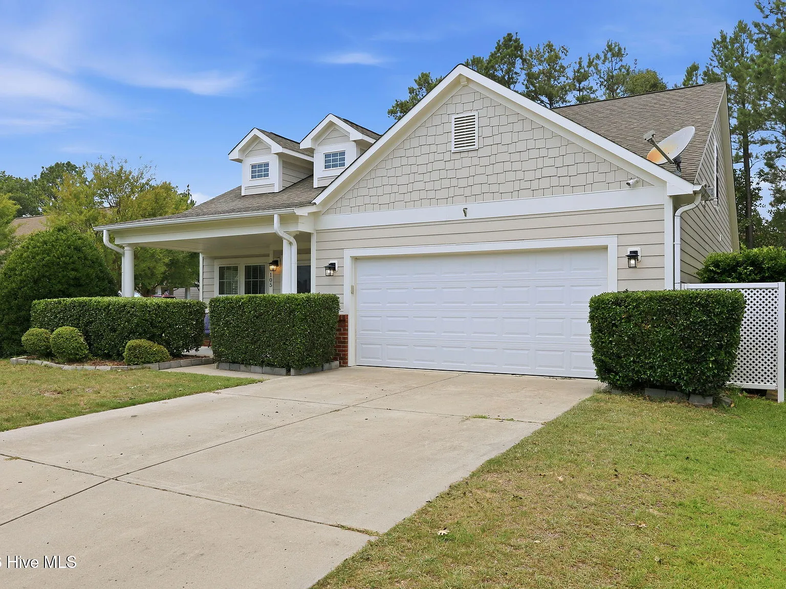4 bed, 3.0 bath, 1965 sqft, $2,400 — Photo 3