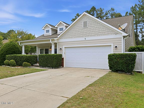 3rd image of 105 Moultrie Ln