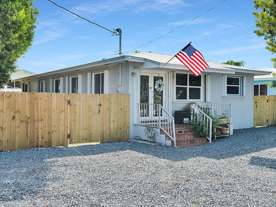 1st image of 202 Hibiscus St