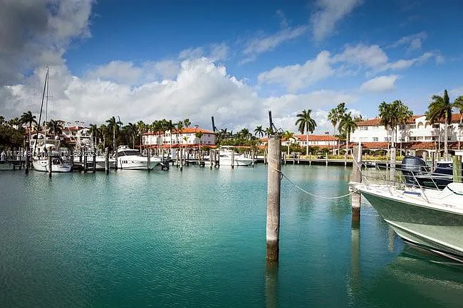 19117 Fisher Island Dr #19117 — Photo 52