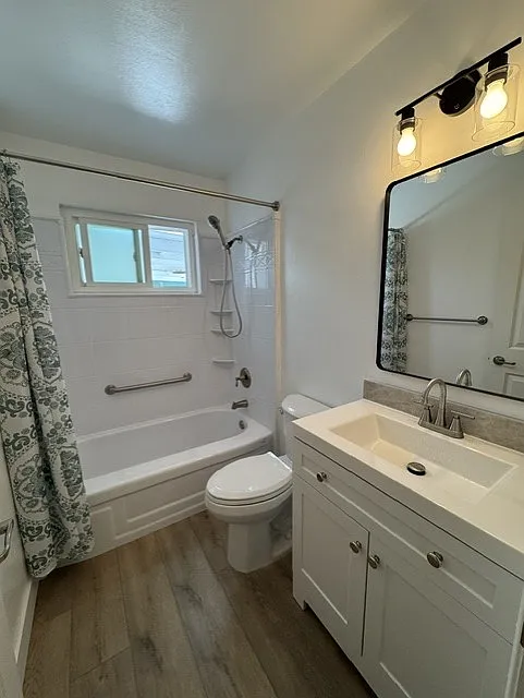 2420 Fordham Dr — Photo 4