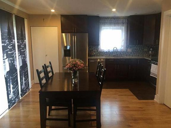 3rd image of 989 Woodhollow Ln