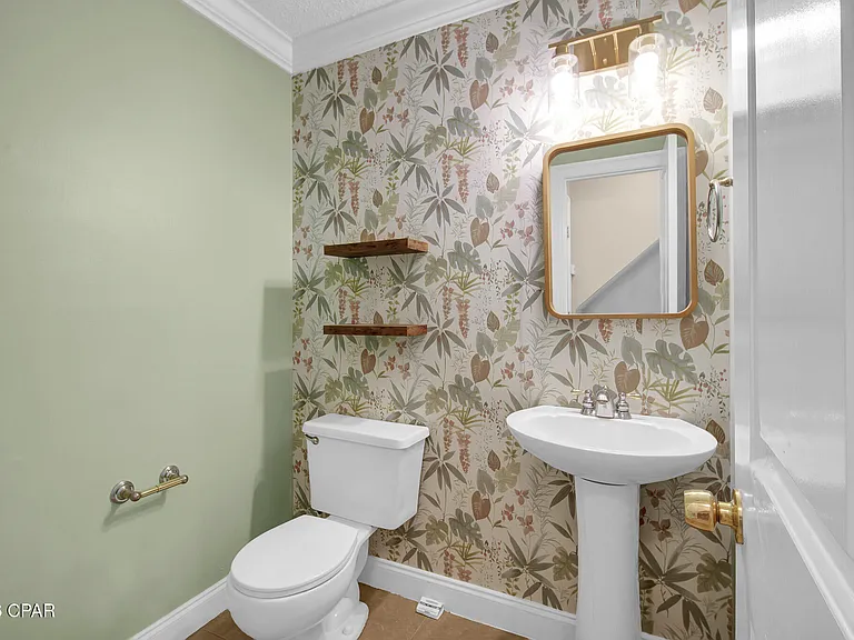 1365 Capri Dr — Photo 18