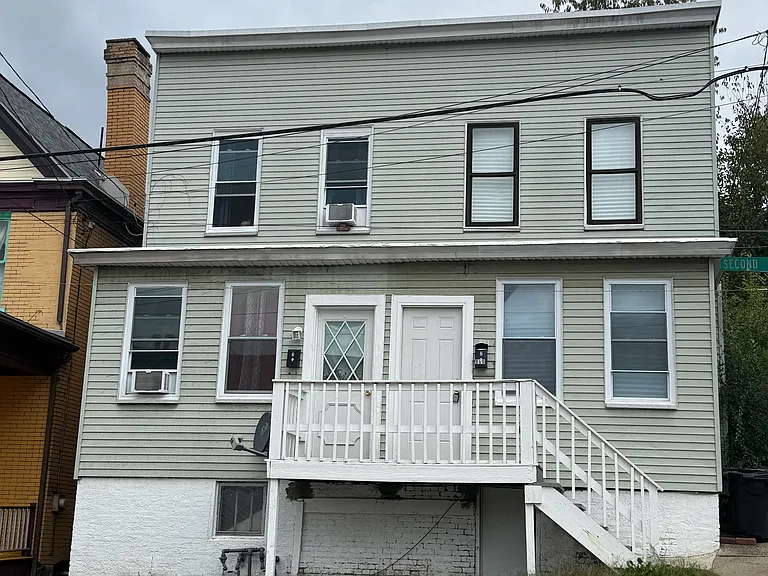 900 1/2 S 2nd St — Photo 1