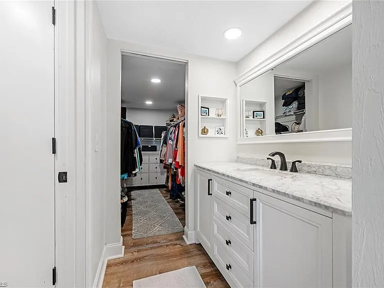 700 Valley Stream Dr #202 — Photo 18