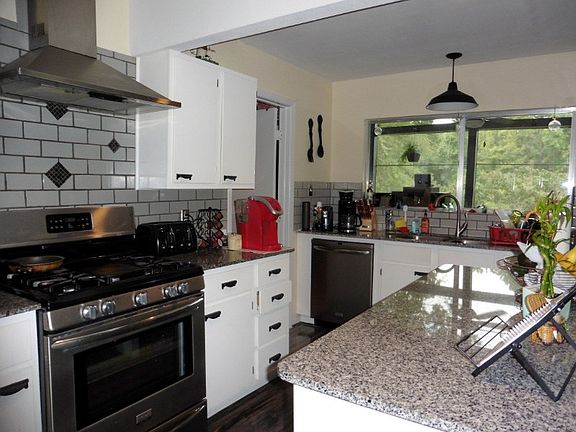 5th image of 175 Winslow Dr