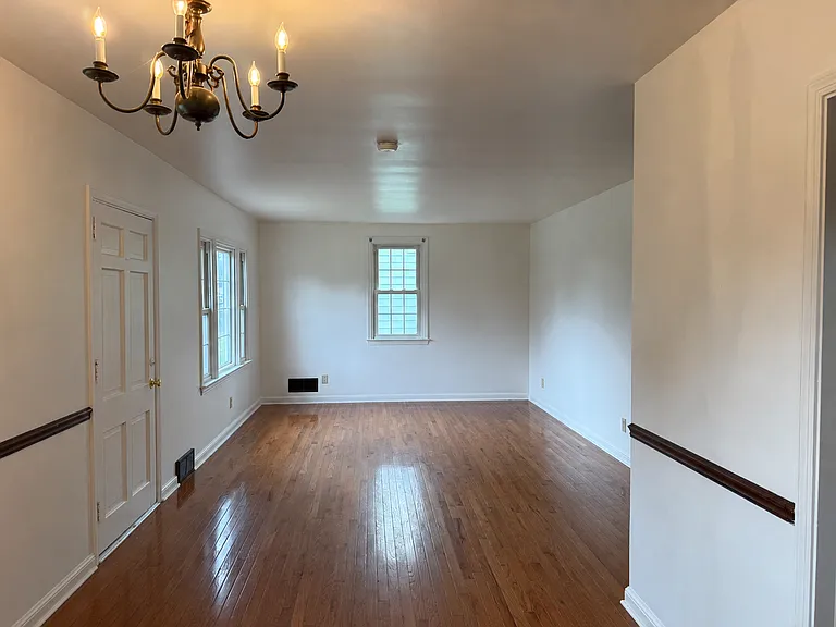 69 W Charlotte St — Photo 4