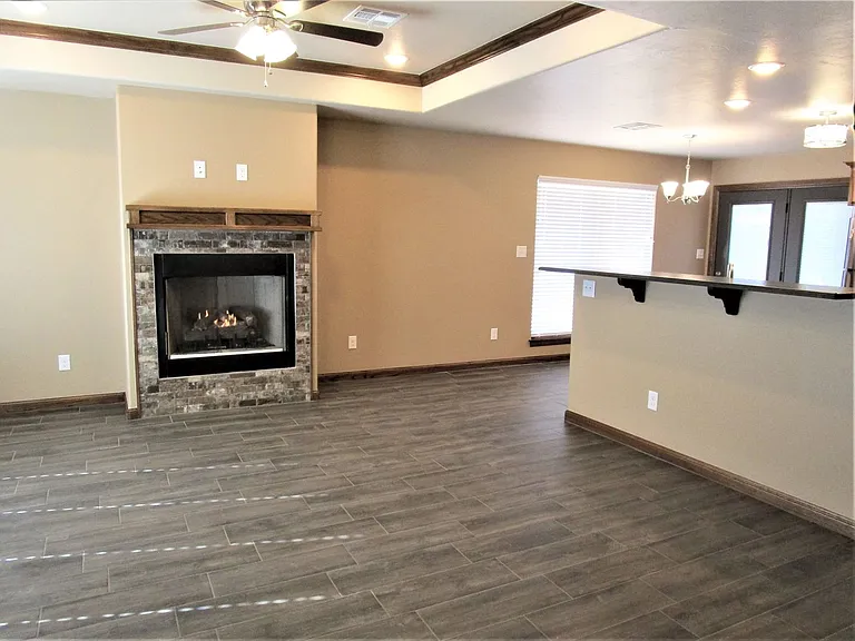 2107 Valley View Rd — Photo 4