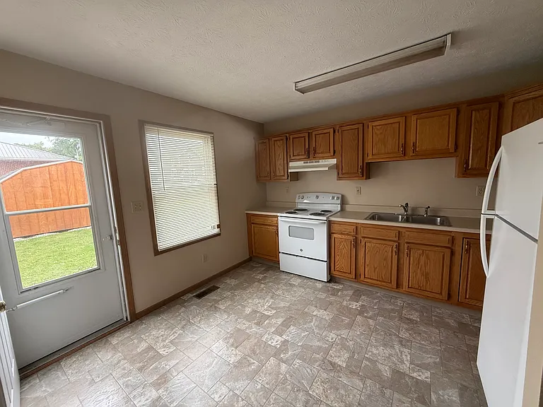 1219 S Detroit St #1219 — Photo 3