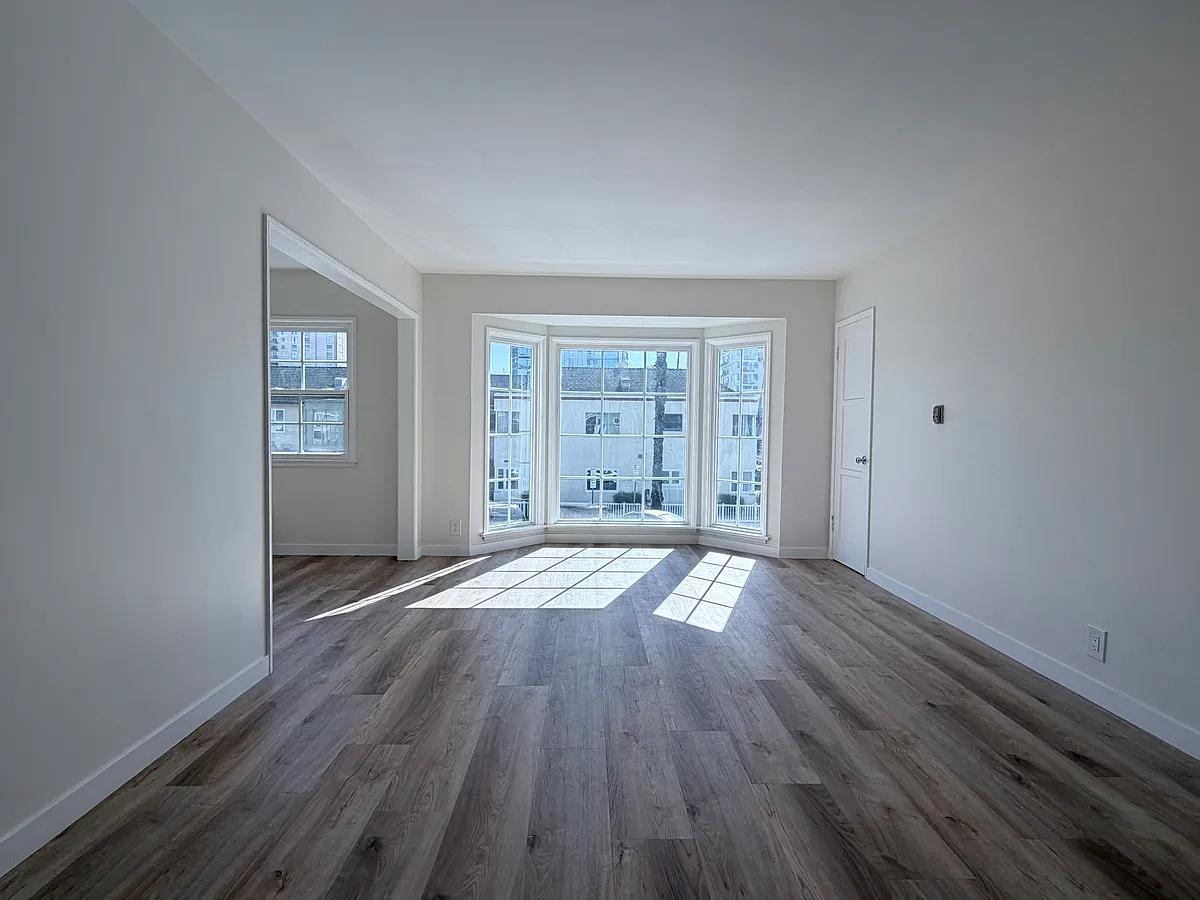 Building Photo - 102 Lime Ave #7