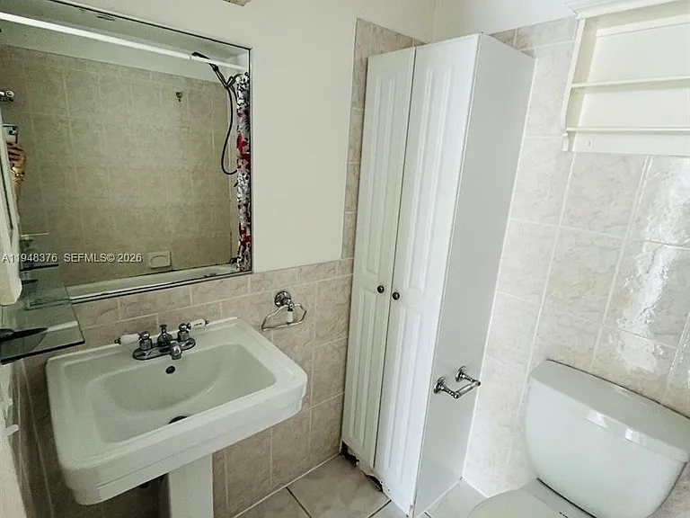 724 NE 4th St #5 — Photo 6