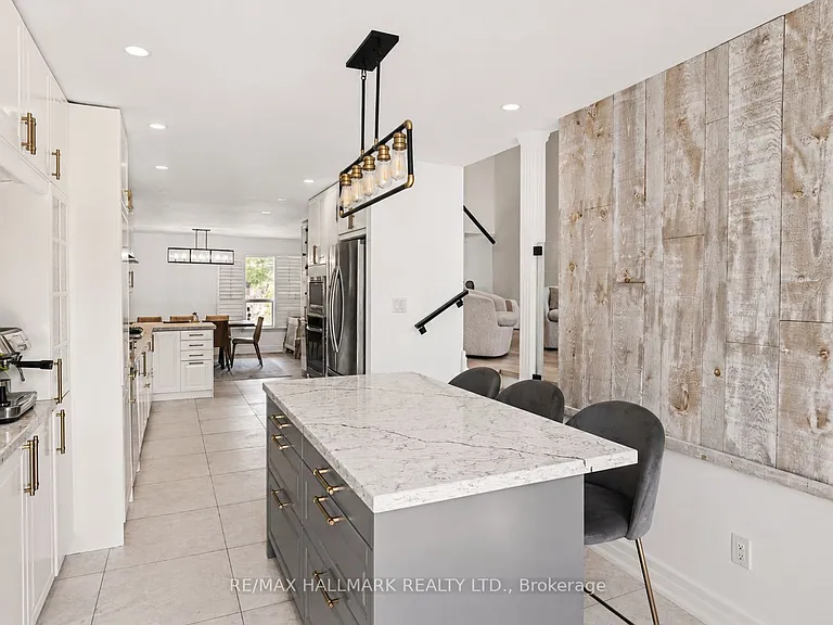 36 Kitsilano Cres — Photo 11