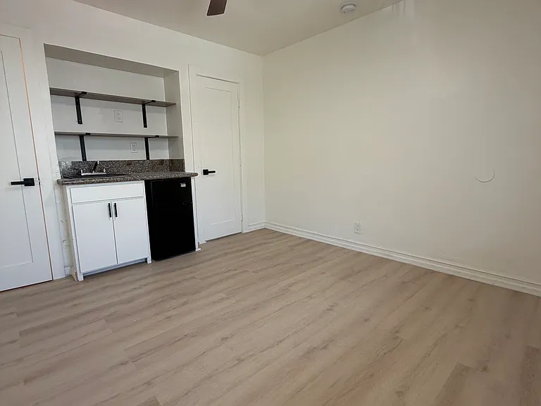 1411 Crenshaw Blvd #5 — Photo 3