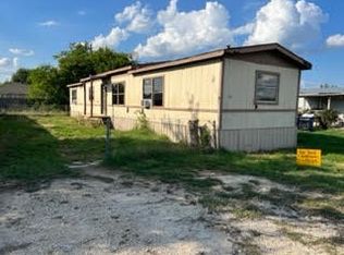 915 E Dee St, Whitney, TX 76692